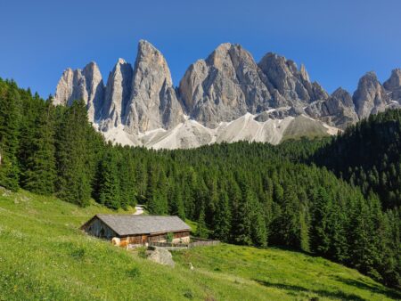 Saisonarbeit in Österreich: Leben und Arbeiten zwischen Alm, Skihütte und Hotel