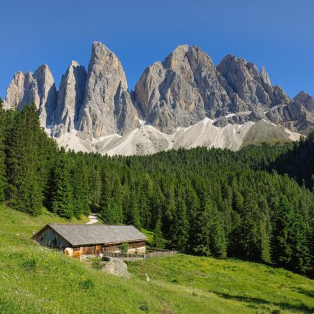 Saisonarbeit in Österreich: Leben und Arbeiten zwischen Alm, Skihütte und Hotel