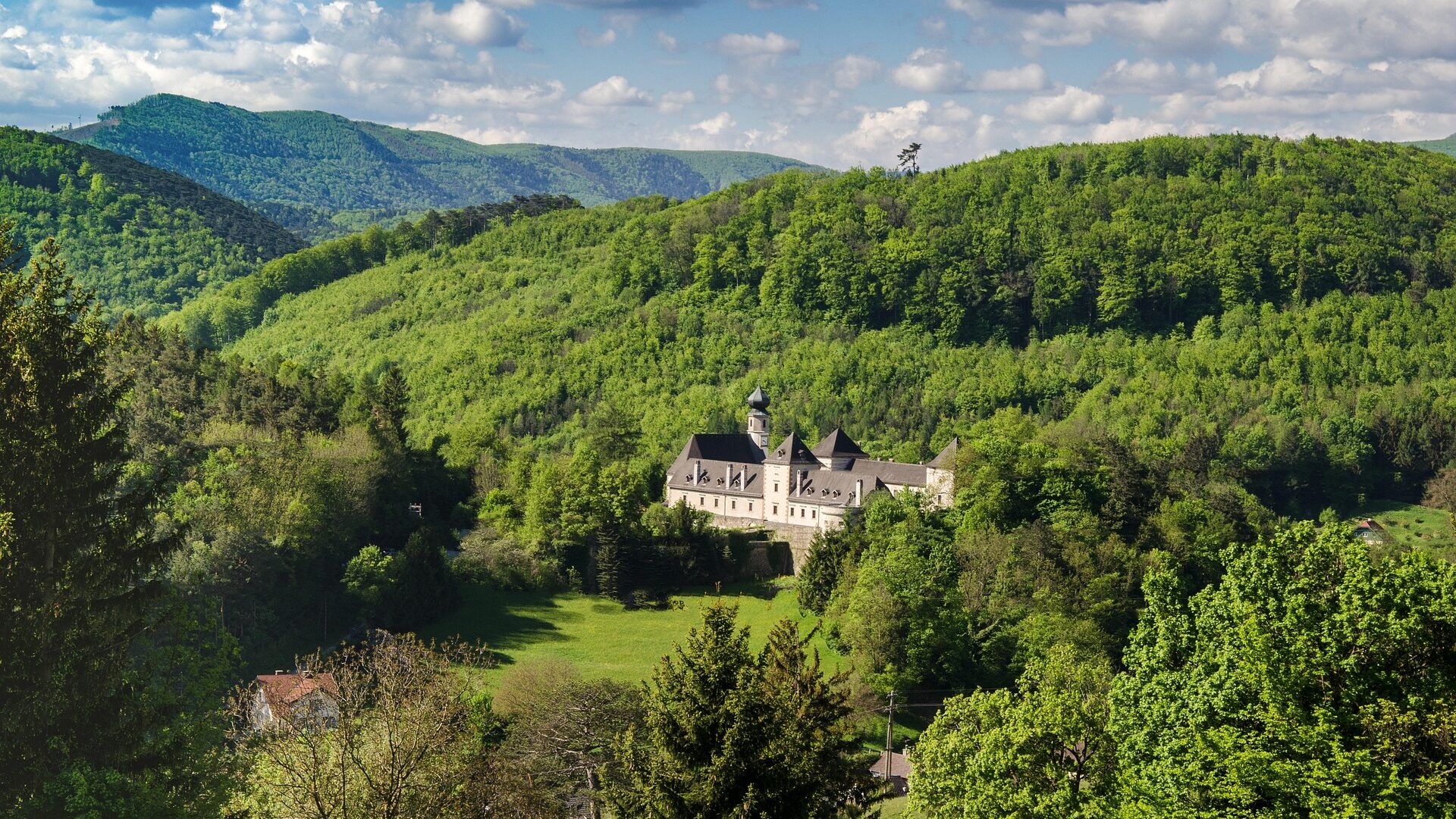 Urlaub im Wienerwald - 10 tolle Ausflugstipps & mehr 1 Burg Neuhaus im Wienerwald.