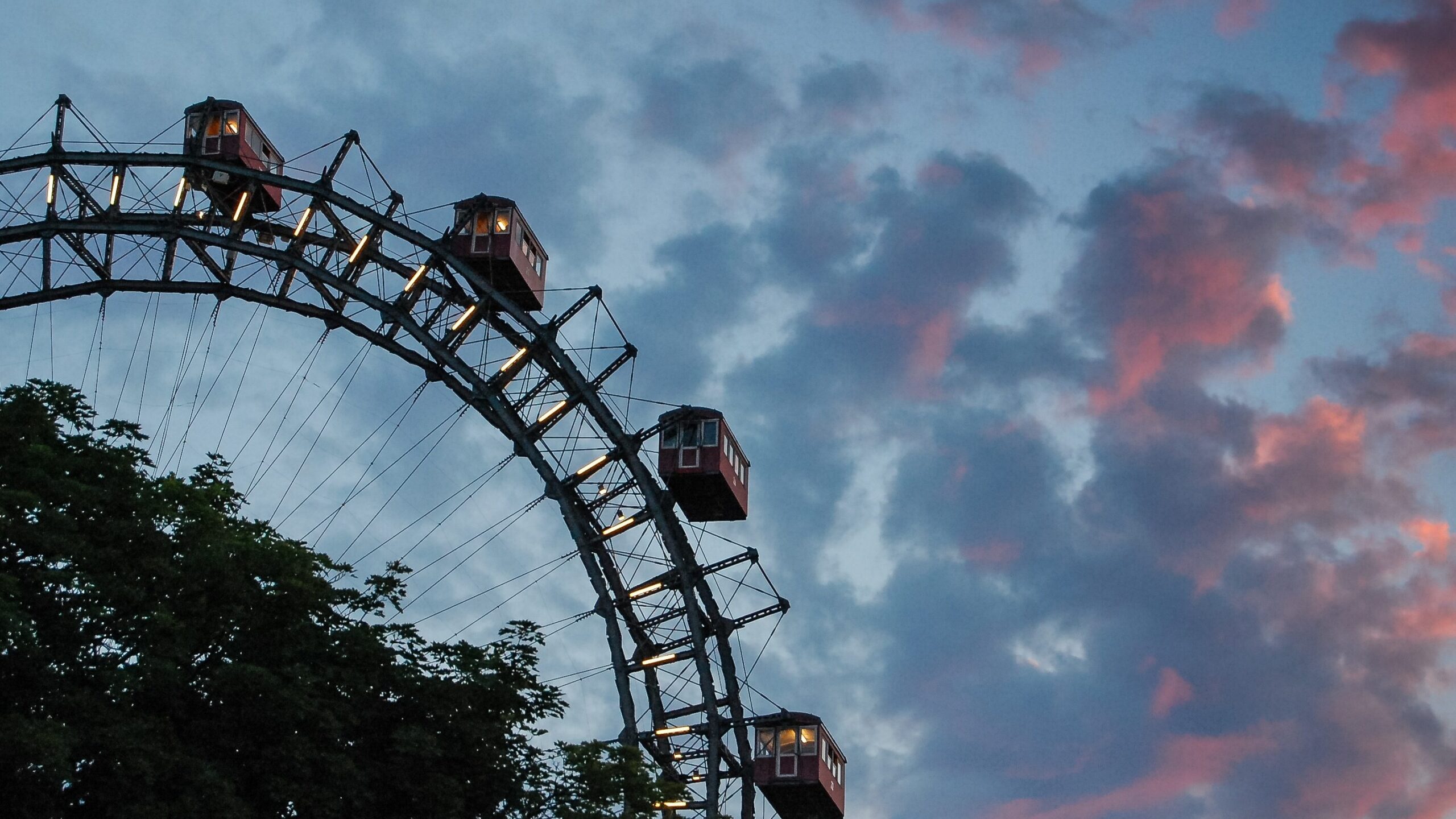 Die schönsten Freizeitparks in Österreich: Abenteuer, Action und Familienerlebnisse für jedes Alter 1 jarmoluk prater 427925 edited scaled