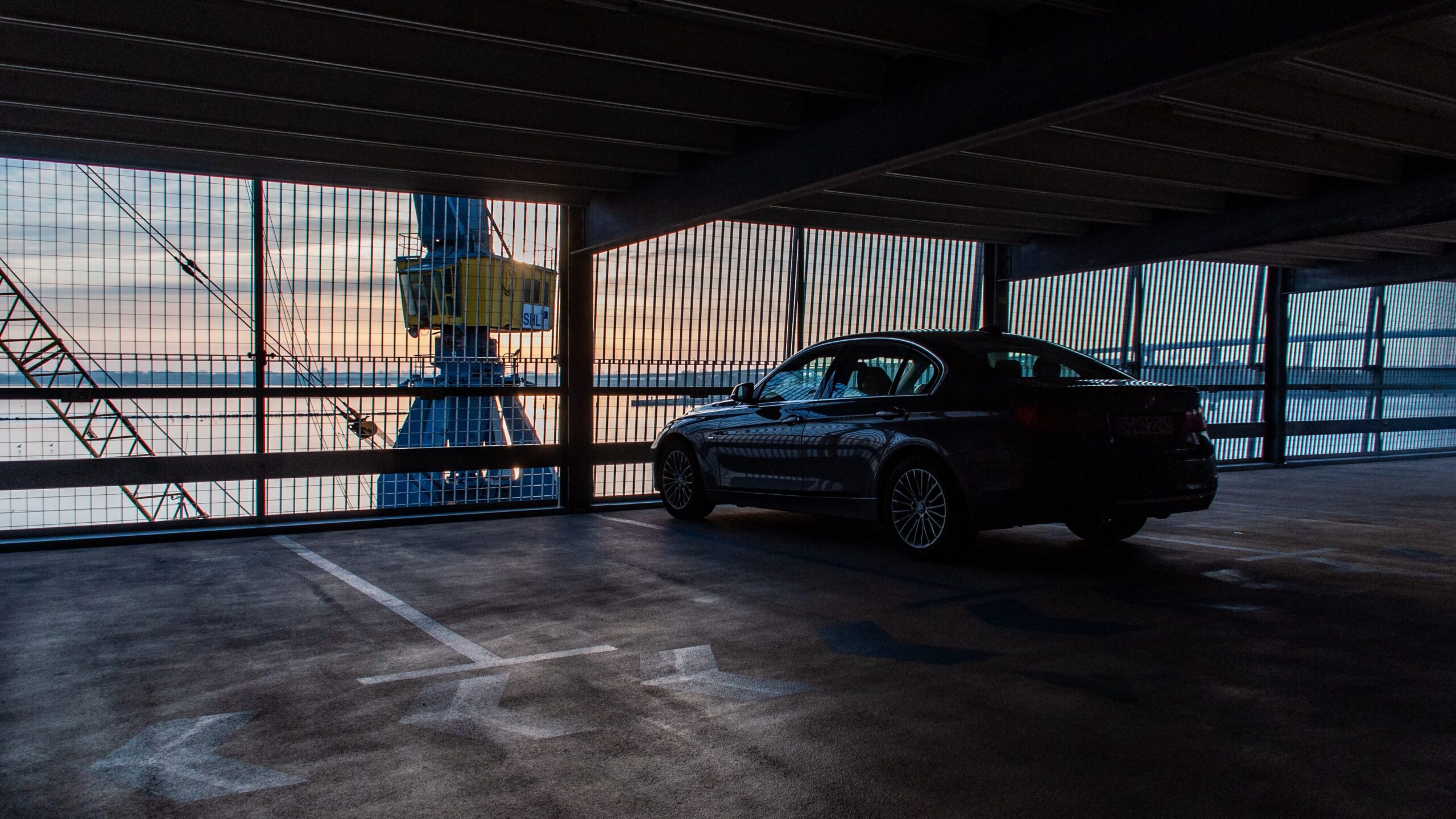 Parkgebühren in Österreich: Alles zu Kosten, Parkzonen, Regeln und Spartipps 1 wal 172619 multi storey car park 7921955 edited scaled